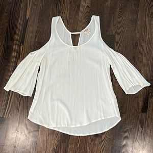 Adorable cream colored flowy shirt